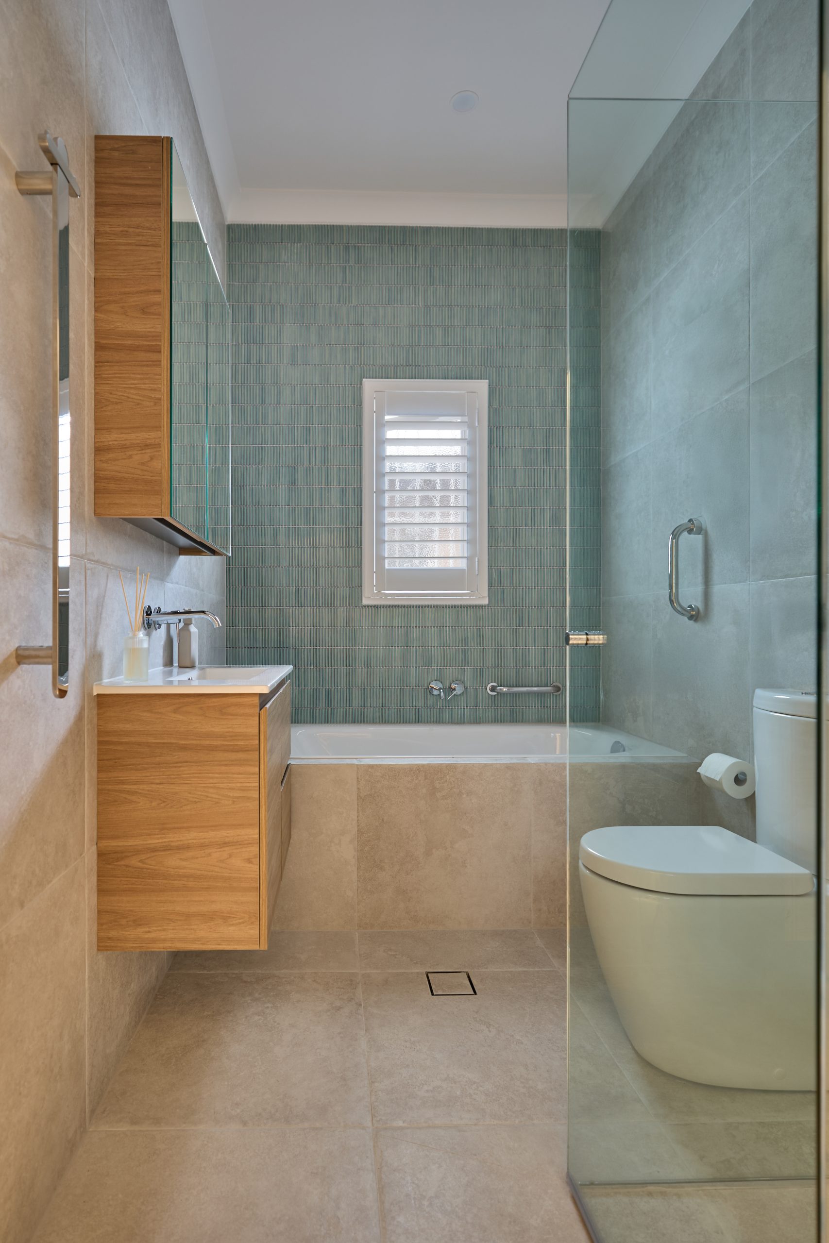 Small Bathroom Styling: Colour & Design Tricks That Add Height & Depth